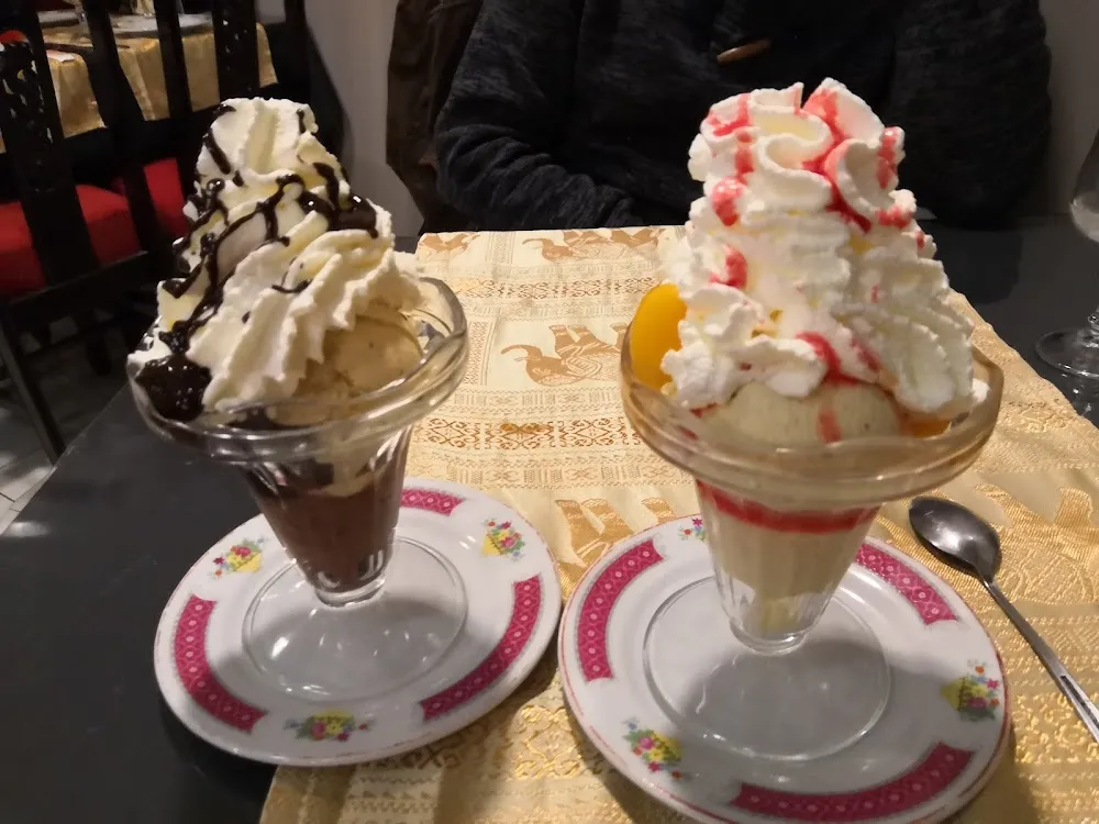 Chocolat Liegeois Et Pêche Melba